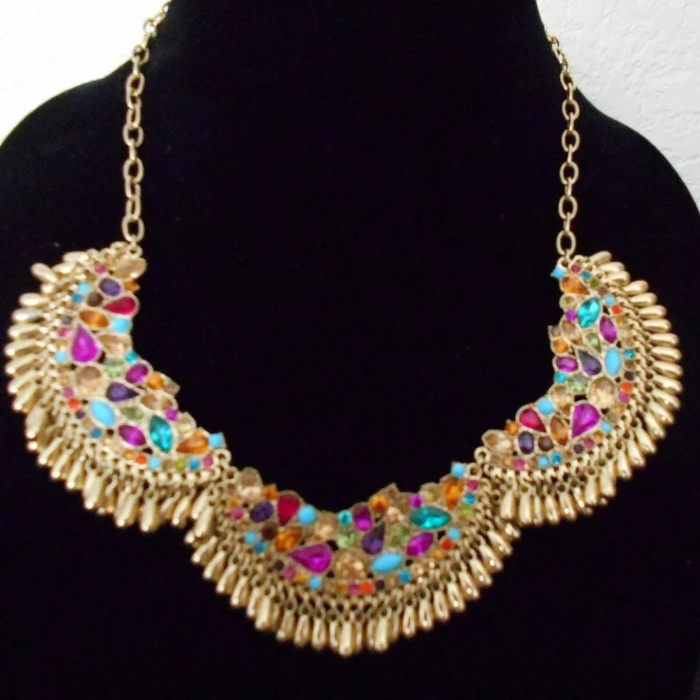 NWT Betsey Johnson NECKLACE & EARRINGS